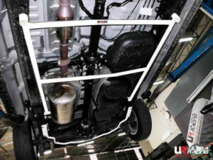 Toyota Innova AN140 2.0 2WD 15+ UltraRacing 4-punkti tagumine alumine Bar