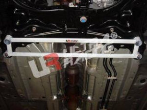 Toyota Yaris HB/Sedan 05+ UltraRacing 4-punkti eesmine H-Brace
