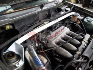 VW Golf I UltraRacing eesmine ülemine Strutbar Drilling Req.
