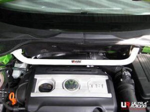 VW Scirocco 08+ 2.0T UltraRacing 2-punkti eesmine ülemine Strutbar