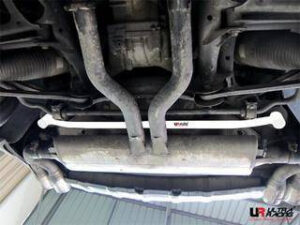 VW Touareg 02+ UltraRacing 2-punkti tagumine alumine Tiebar