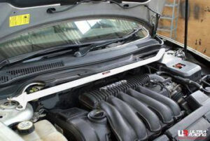 Volvo S40 95-04 Turbo UltraRacing eesmine ülemine Strutbar 1410