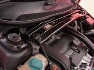 Volvo S60/S60R/V70 UltraRacing 2P eesmine ülemine Strutbar