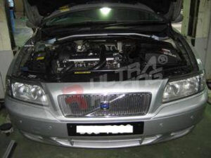 Volvo S80 UltraRacing 2-punkti eesmine ülemine Strutbar
