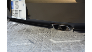Splitter Dodge Challenger III SRT8 tagumine keskosa ilma Difuusorita Läikiv must